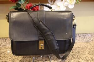 Atlas Men's Black Leather BreifCase Bag With Keys #1076-045 (u500